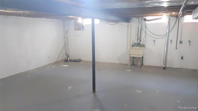 Building Photo - 2153 Newell Dr