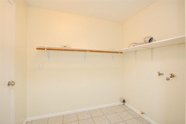 Building Photo - 804 Chickasaw Dr