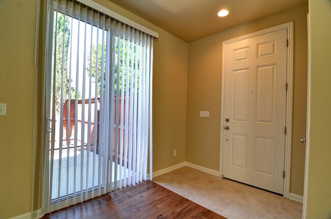 Building Photo - Fantastic 3 Bedroom/2 Bath Harlan Ranch Patio Home for Lease