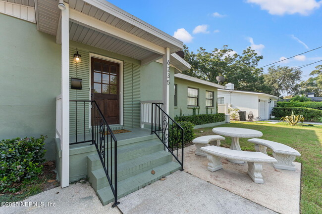 Building Photo - 6235 Fordham Cir E