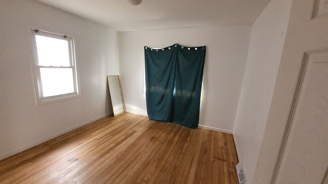 Building Photo - Move-In Ready 2BR/2BA with Garage – Great Location