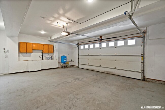 Building Photo - 24618 Wilma Cir