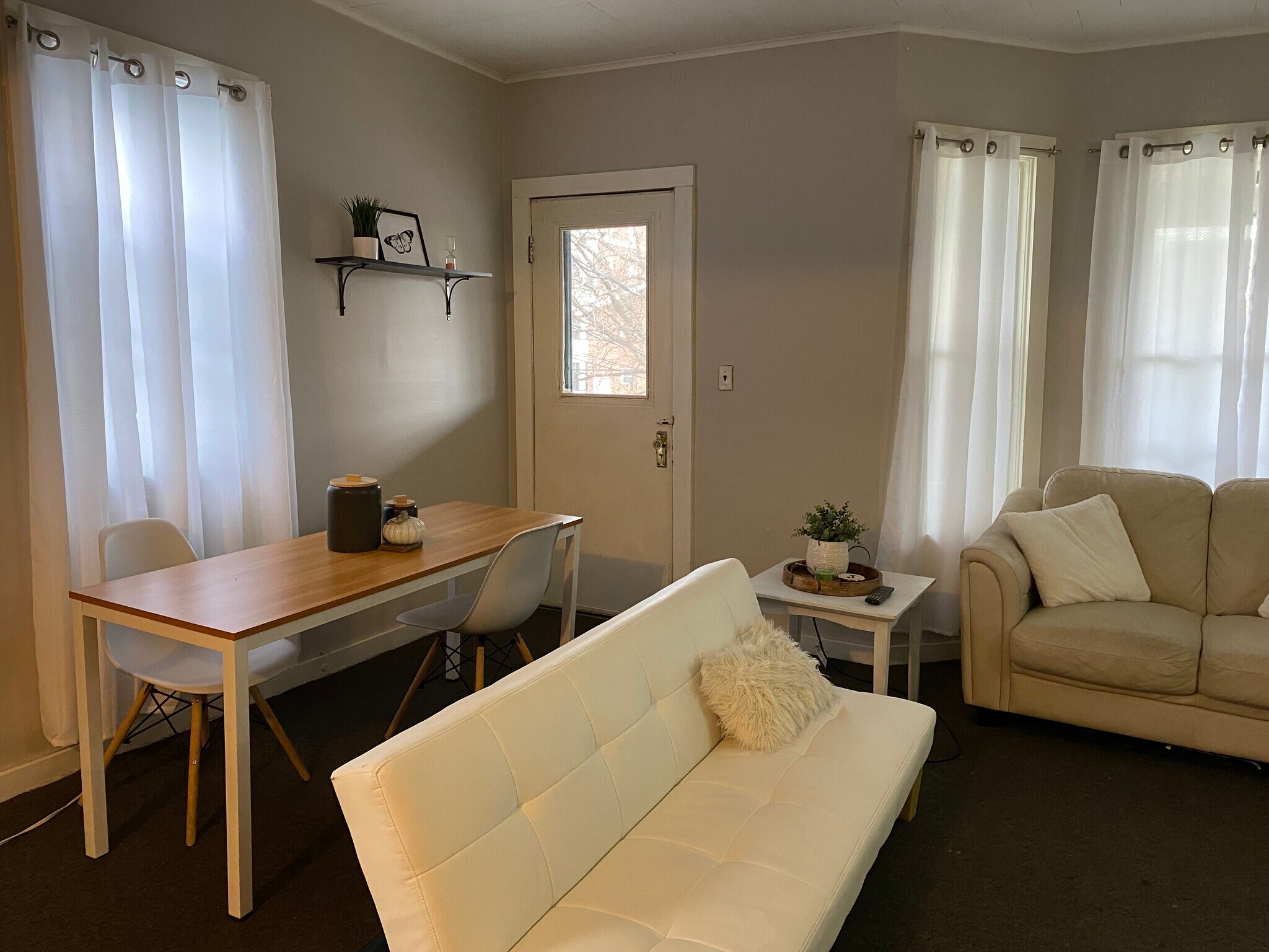 Living room 2 - 282 Yates St