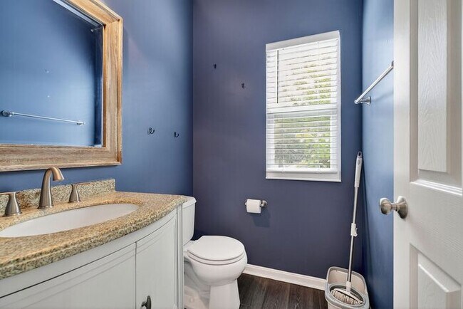 Building Photo - Quiet, comfort living in Westfield