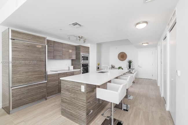 Building Photo - 460 NE 28th St