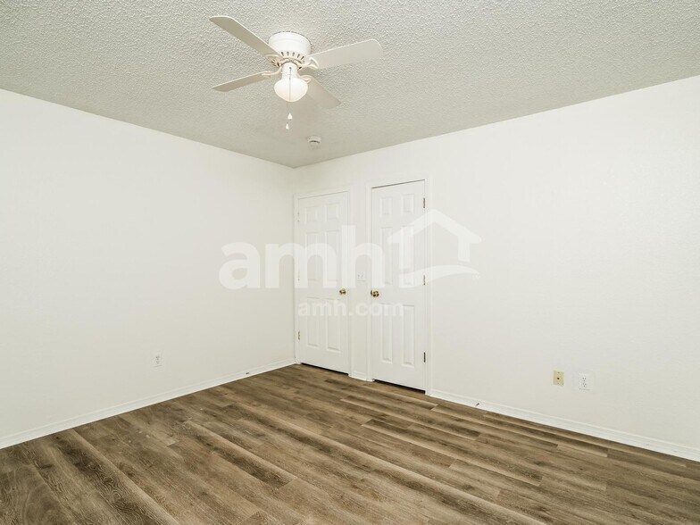 Building Photo - 1412 N Umbrella Ave