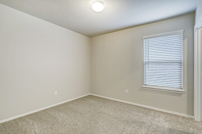 Building Photo - 5603 Providence Green Ct