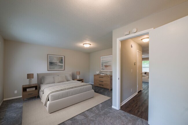 Building Photo - 5590-5592 Timber Lane Shorewood MN