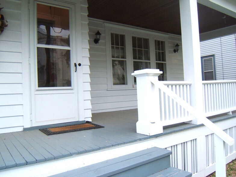 Building Photo - 114 Judson St