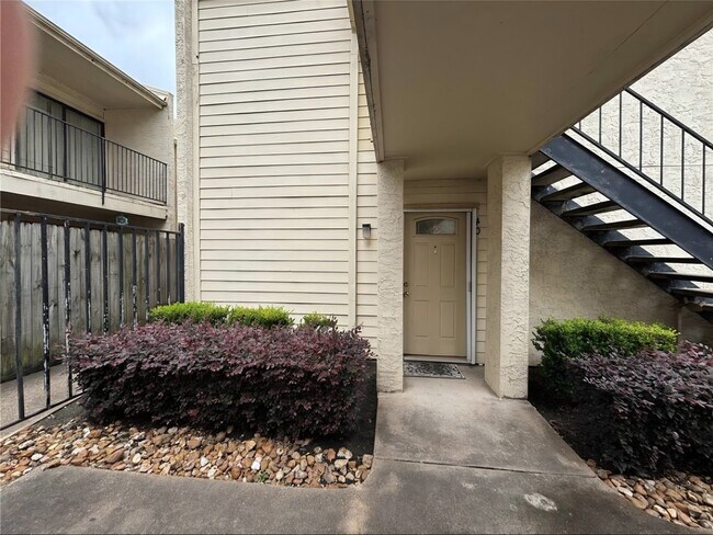Primary Photo - 10075 Westpark Dr