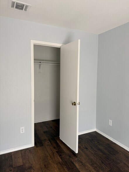 Building Photo - 3019 Oak Ridge Pl