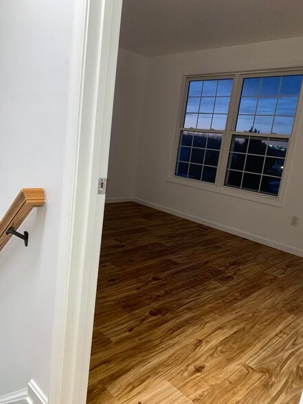 Master - 1 Robindale Dr