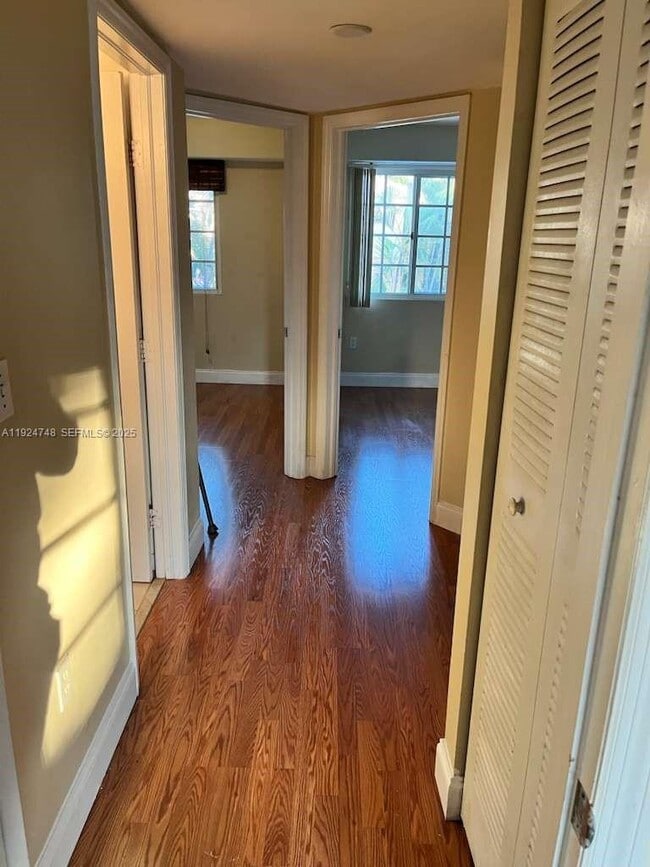 Building Photo - 2891 NE 185th St