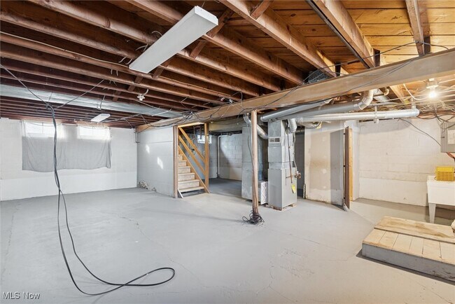 Building Photo - 5732 E 141st St