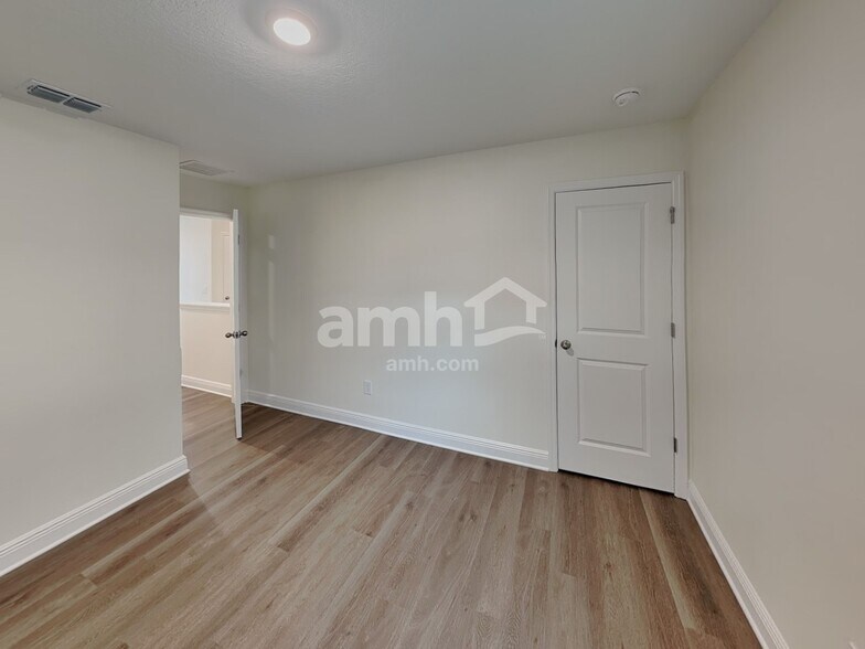 Building Photo - 5986 Pinewood Ests Dr