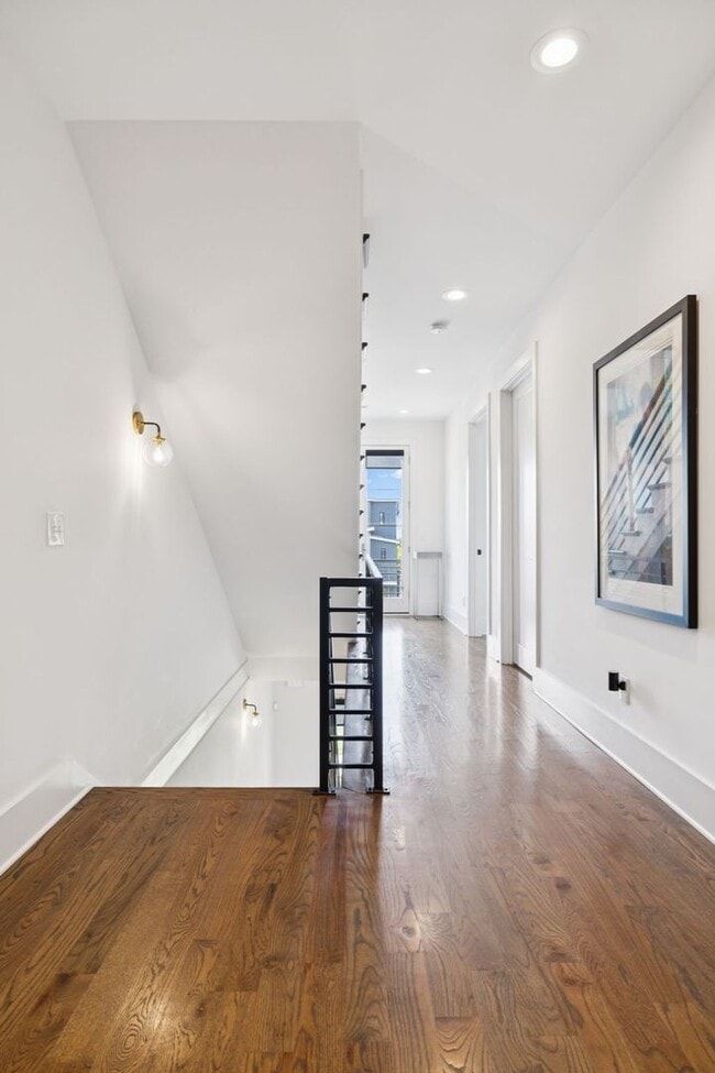 Building Photo - Experience elevated living in this beautifully crafted brick residence located in the heart of Ed...