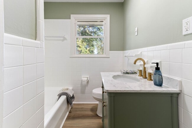 Building Photo - 1106 Bullard St