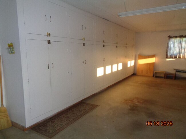 Building Photo - Custom Home in Quartz Hill on a Large Lot