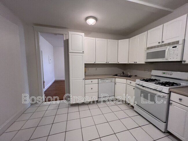 Building Photo - 856 Massachusetts Ave