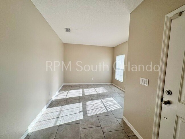 Building Photo - 4-bedroom, 2-bathroom home St, Cloud FL