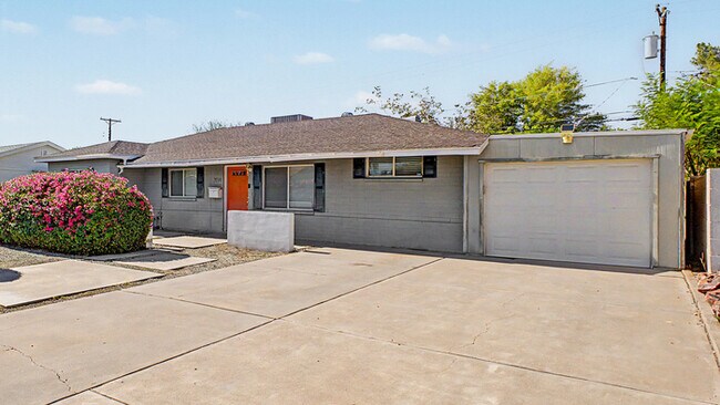 Building Photo - 2514 E Campbell Ave