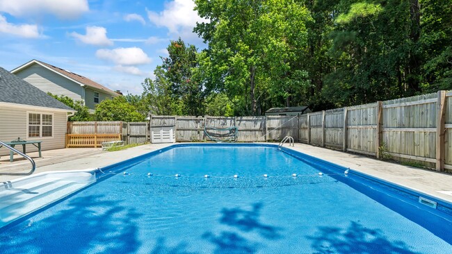 Building Photo - Home with In-ground Pool!