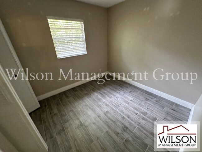 Building Photo - 643 David St