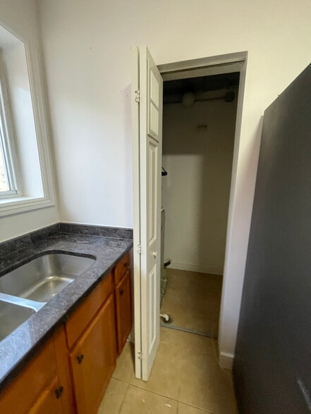 Building Photo - 5055 W Montana St