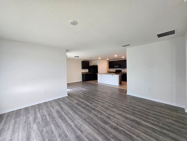 Building Photo - 4  bedroom 2 bath Home for Rent  in the He...