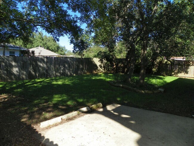 Building Photo - Welcome to this charming Centex home locat...