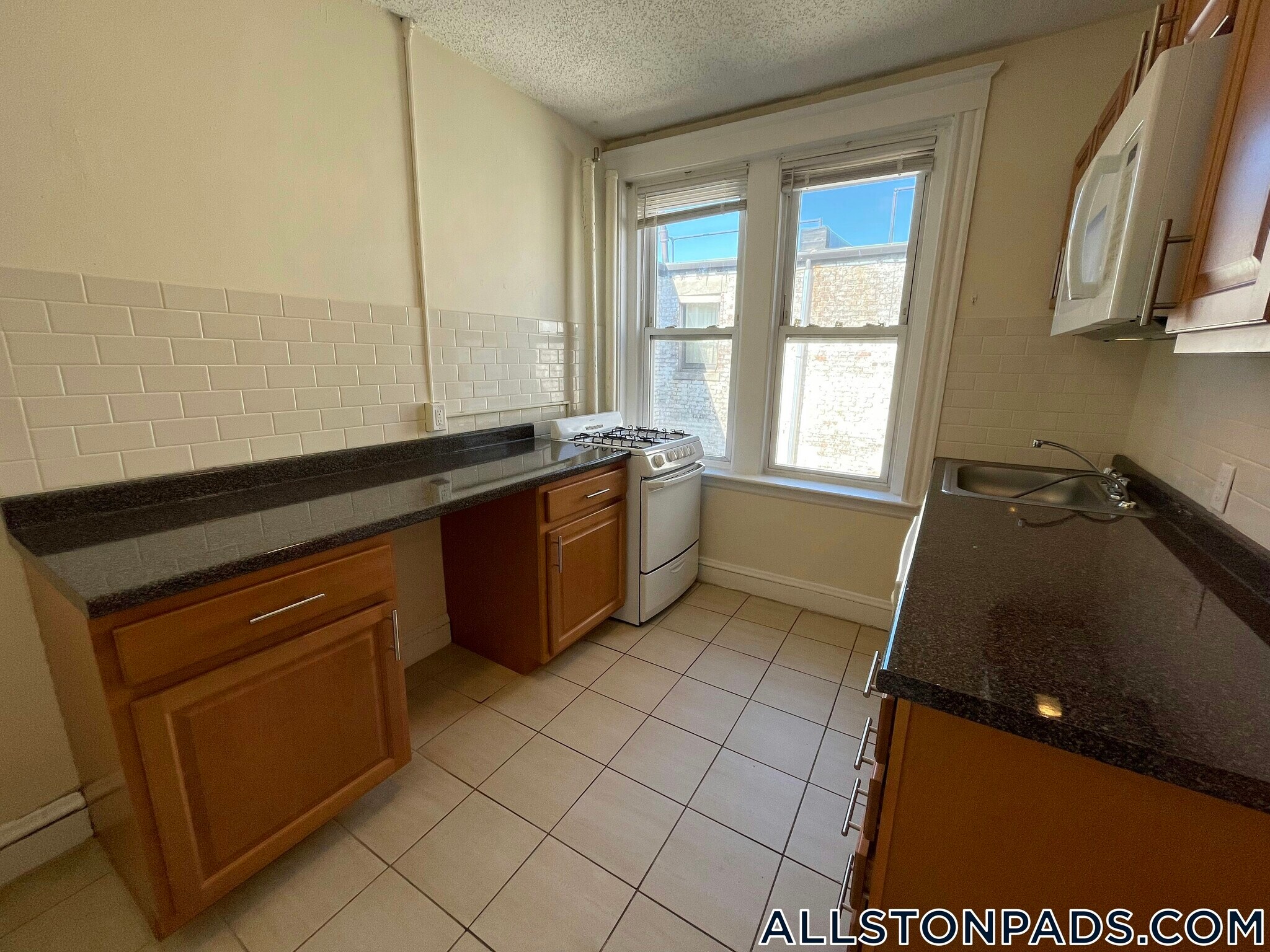 Building Photo - 5 Barrows St