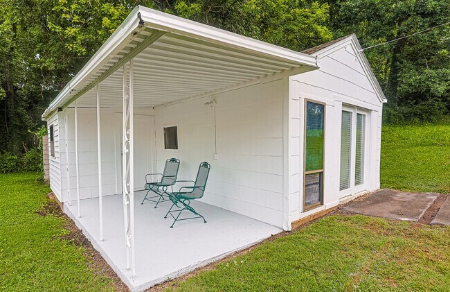 Building Photo - Cozy 2BD/2BTH in South Knoxville