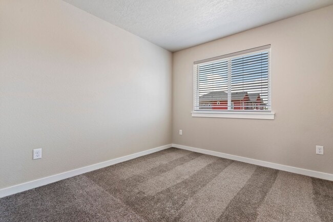 Building Photo - Can't miss Luxury New Townhome in West Bench!