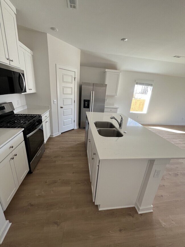 Building Photo - 573 Arizona St