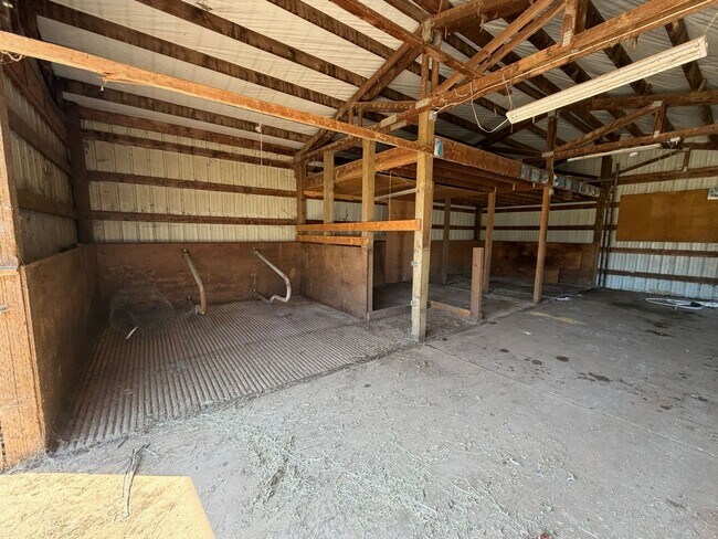 Building Photo - 2.5 Acres with Barn across from Lacomb School!