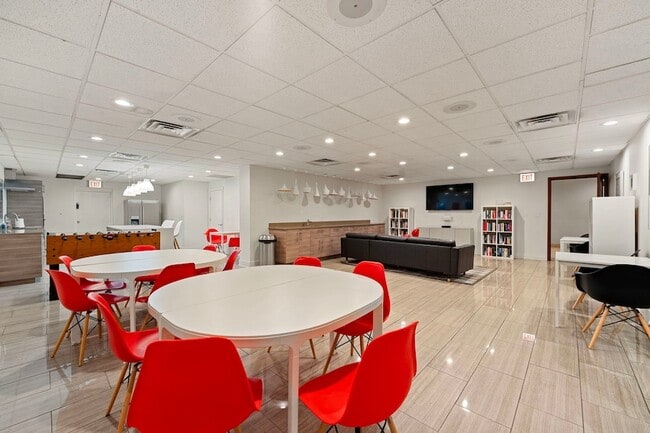 Building Photo - 1221 N Dearborn Pkwy