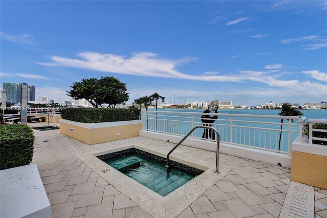 Building Photo - 848 Brickell Key Dr
