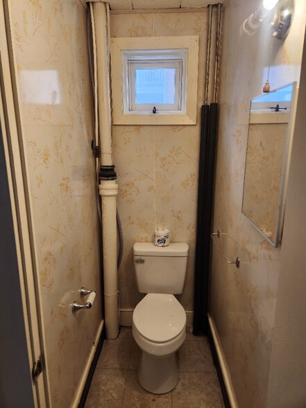 Building Photo - 119 S River St