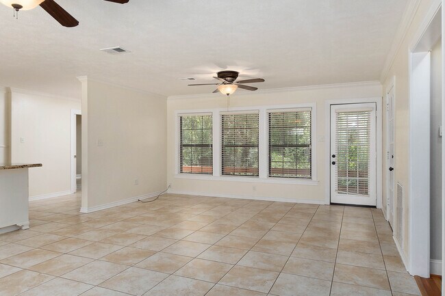 Building Photo - 309 Brookside Dr E