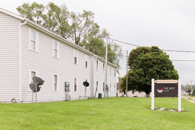 Building Photo - 2 Bedroom Flats Near Walking Trails!