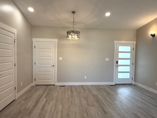 Building Photo - Available Now – Beautiful 3 Bed, 2.5 Bath Townhouse!!!