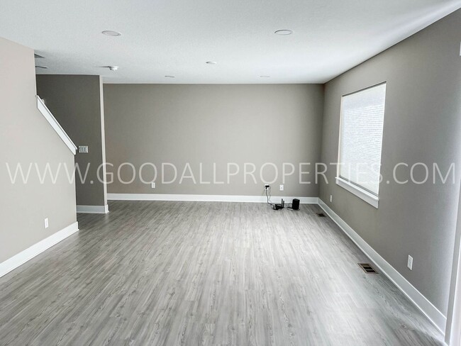 Building Photo - 4-Bedroom, 3.5-Bath Home with Walkout Finished Basement in Norwalk