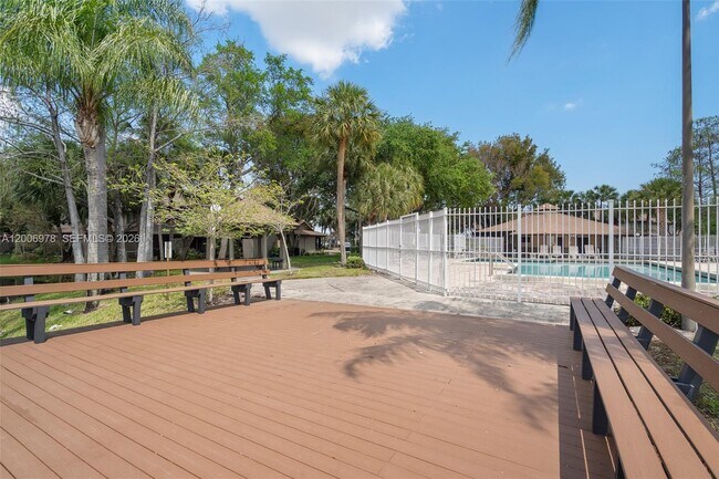 Building Photo - 9161 Vineyard Lake Dr