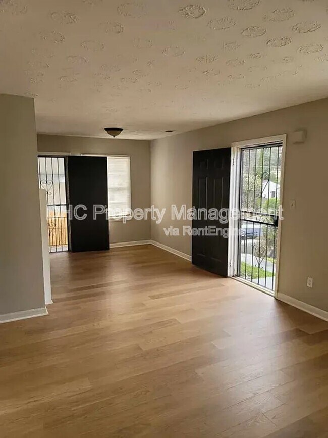 Building Photo - 2637 Santa Monica Dr NW