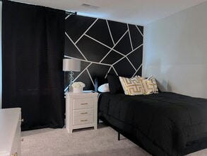 Building Photo - 550 Markham St