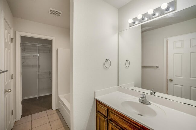Building Photo - 3606 SW Deerfield Blvd