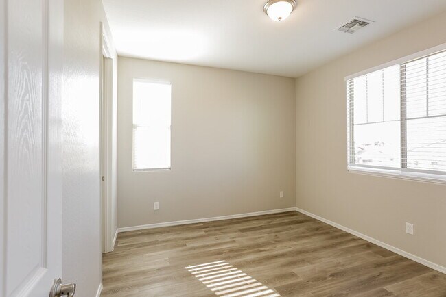 Building Photo - 7931 E Boise St