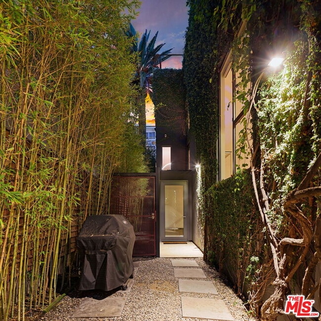 Building Photo - 7 Vicente Ter