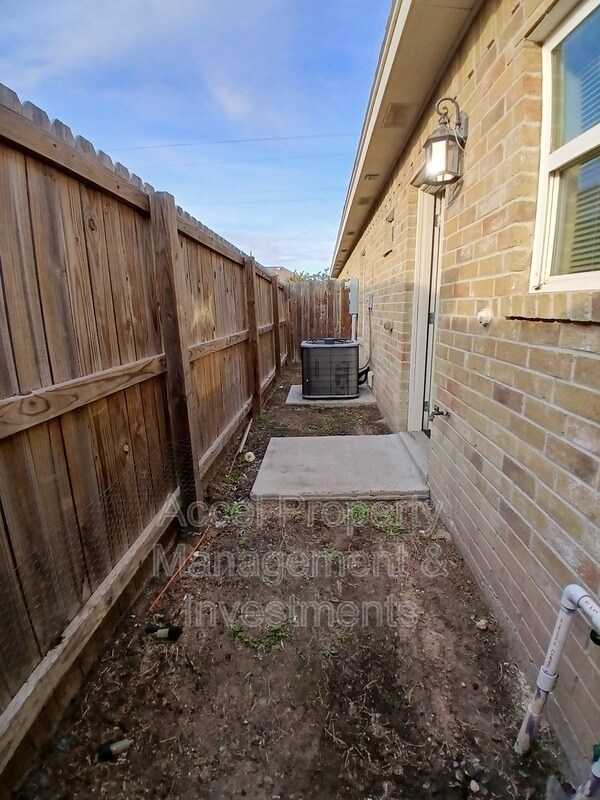 Building Photo - 3713 Whitewing Ave