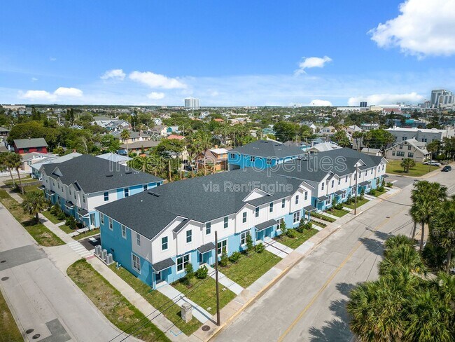 Building Photo - 438 Goodall Ave